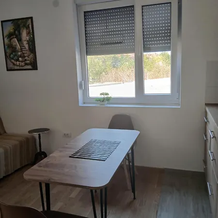 Apartament Carina *